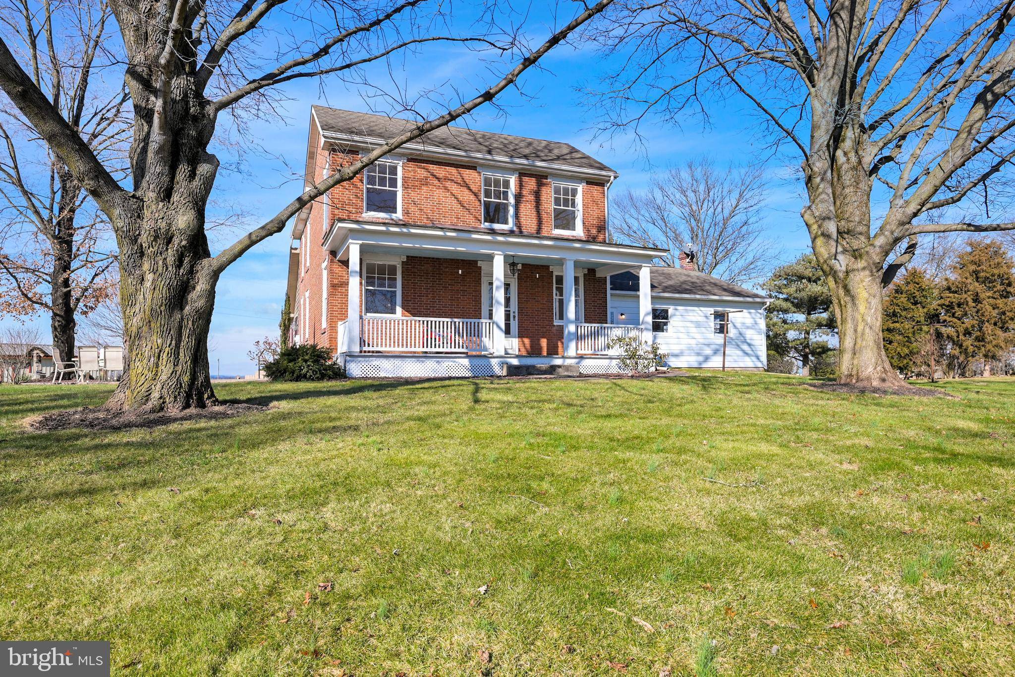 Abbottstown, PA 17301,402 LOCUST LN