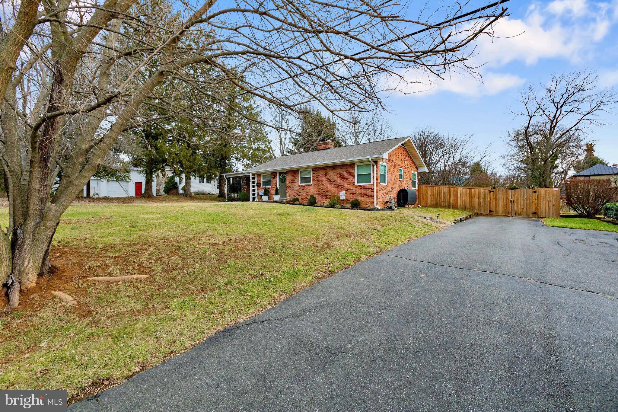 Berryville, VA 22611,324 S BUCKMARSH ST