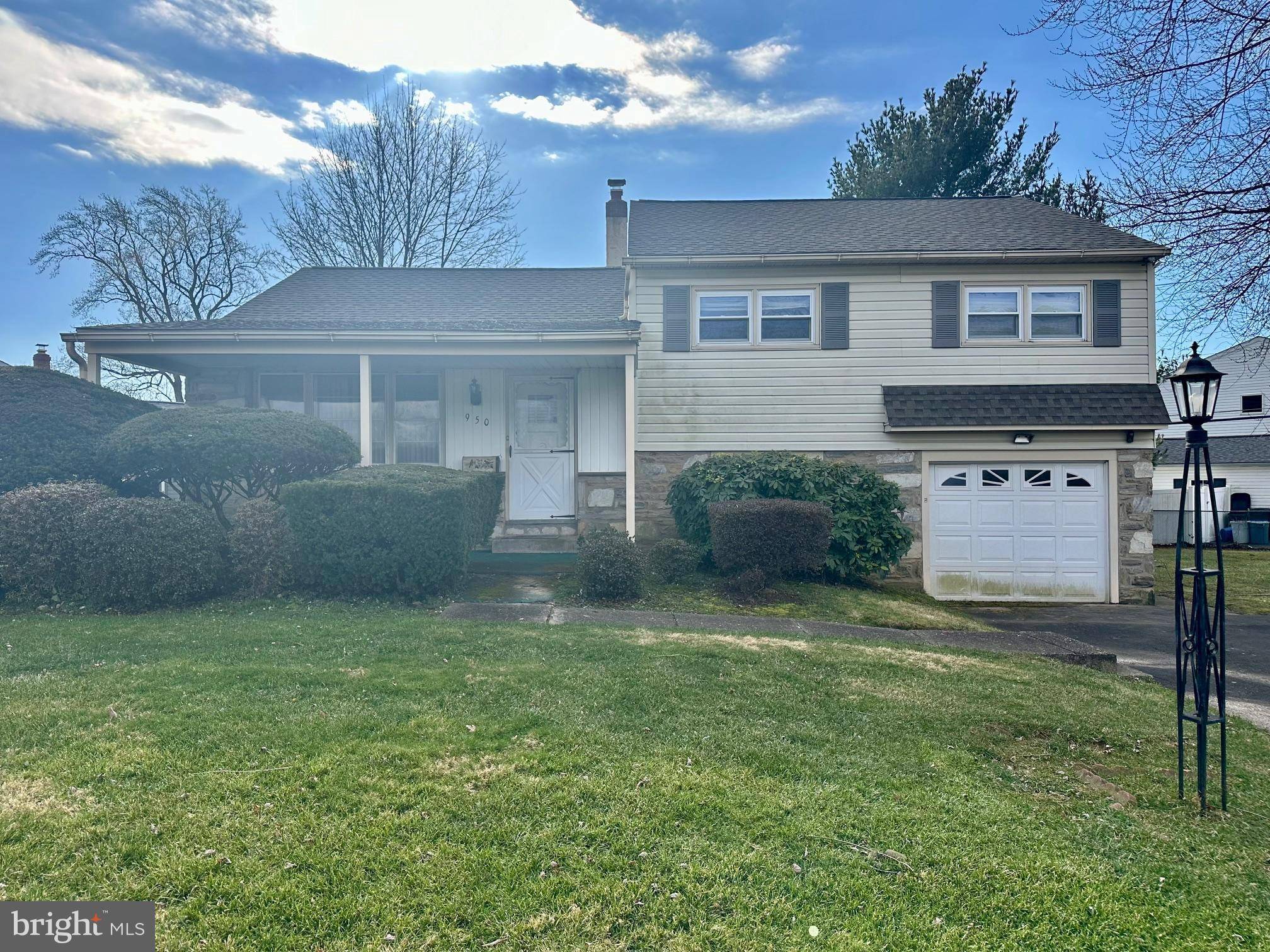 Warminster, PA 18974,950 DOGWOOD RD