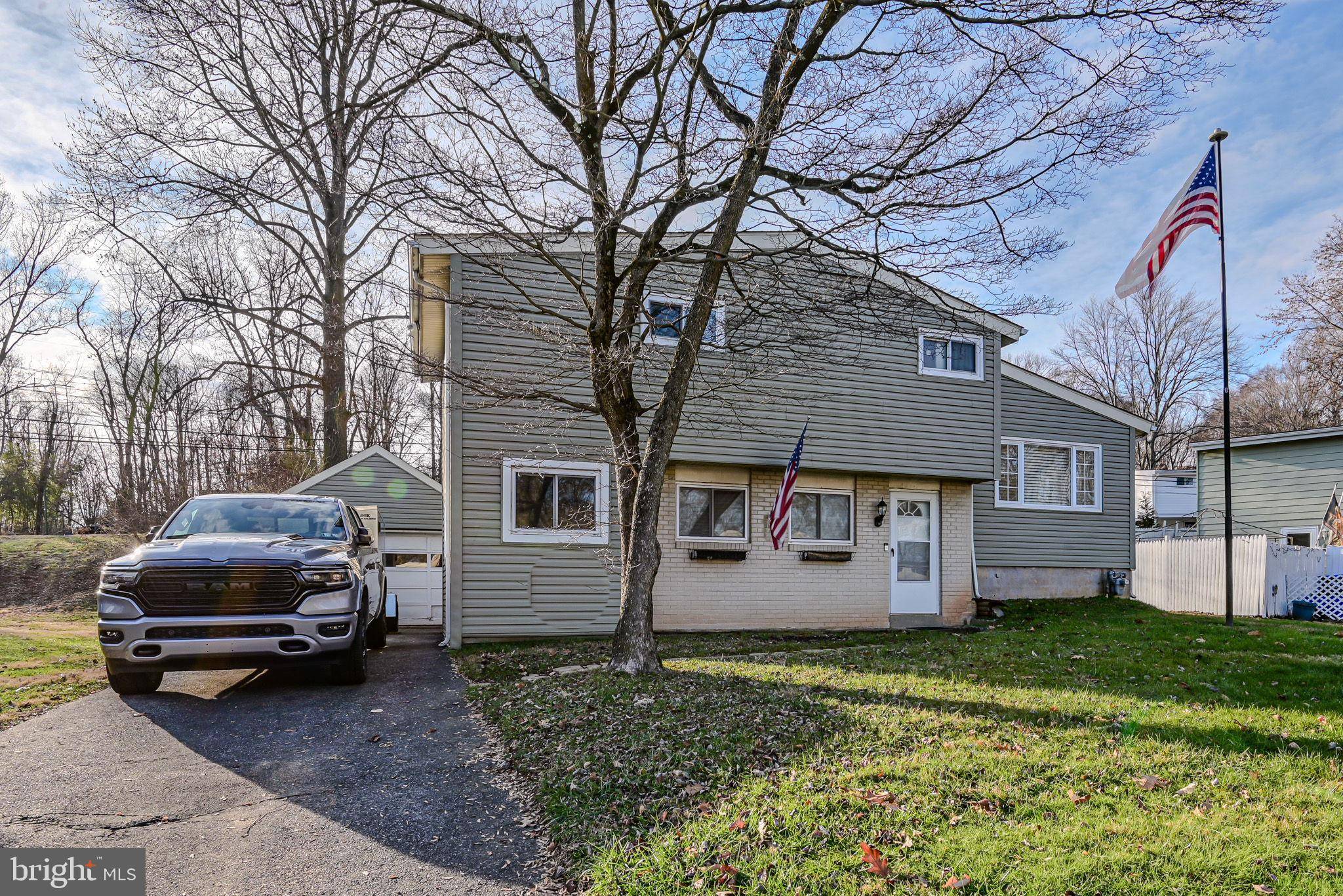 Marcus Hook, PA 19061,902 FLORA LN