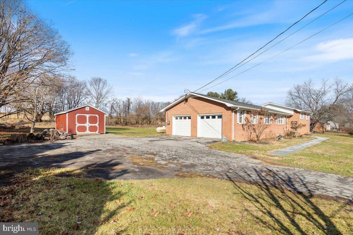 Charles Town, WV 25414,162 BUCKINGHAM LN