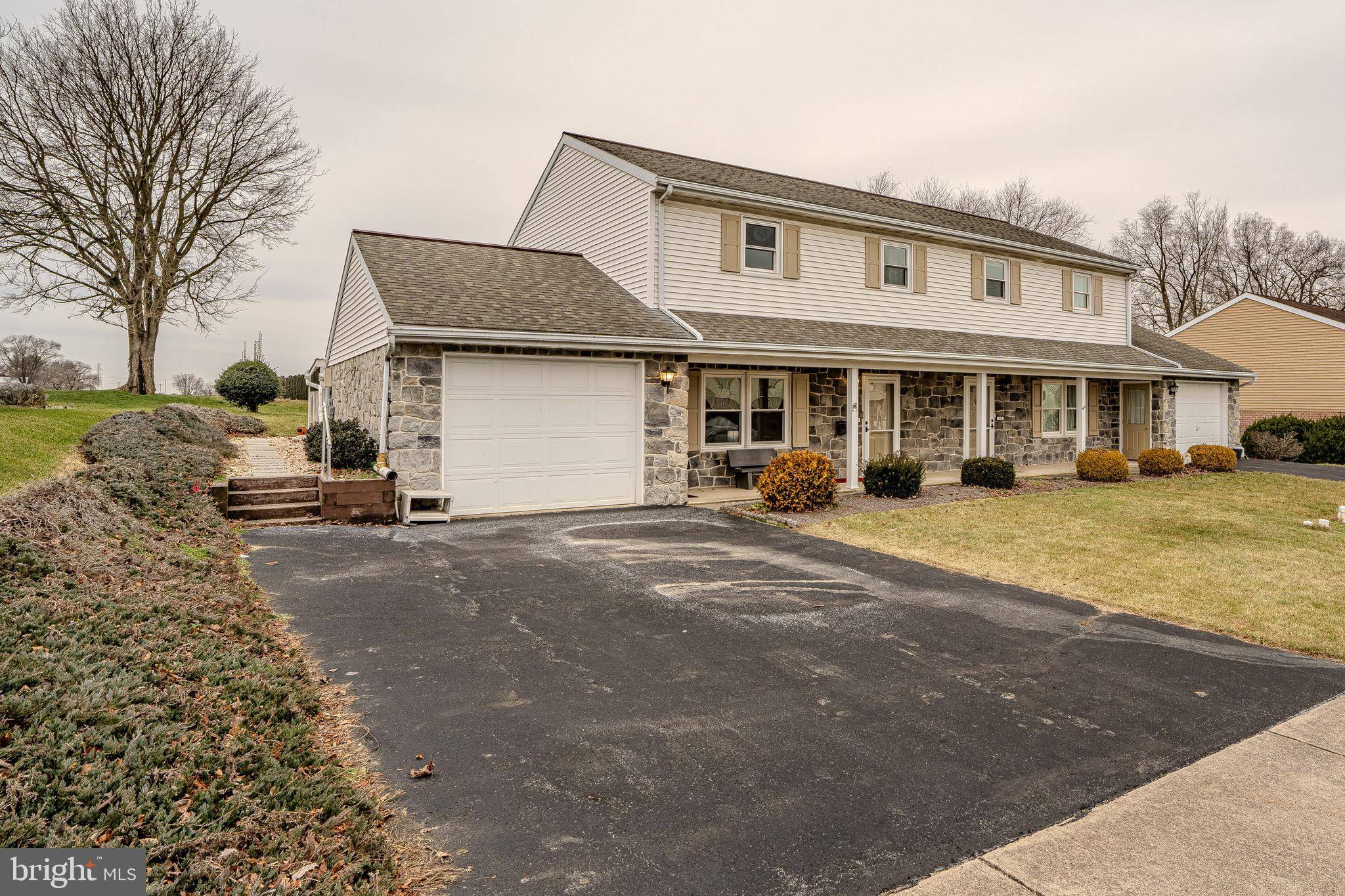 Ephrata, PA 17522,8 ORIOLE DR