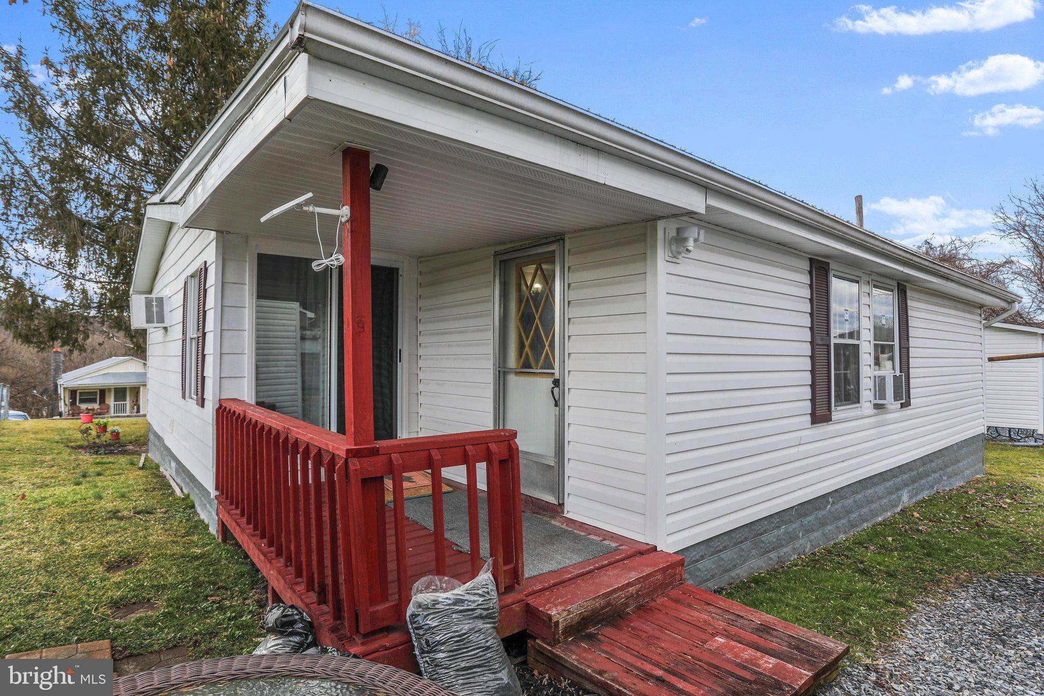 Paw Paw, WV 25434,80 POTOMAC ST