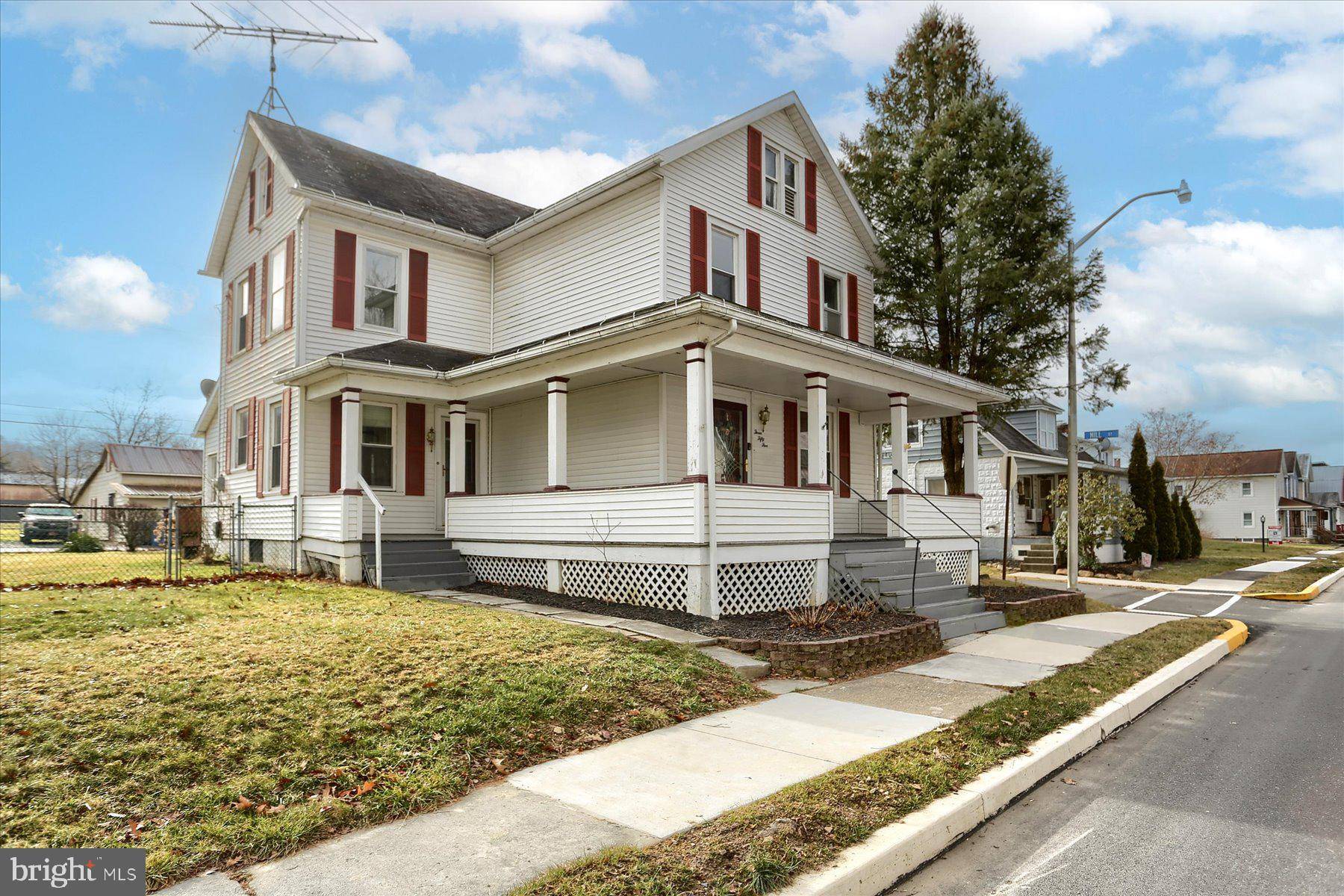 Mifflinburg, PA 17844,355 THOMPSON STREET