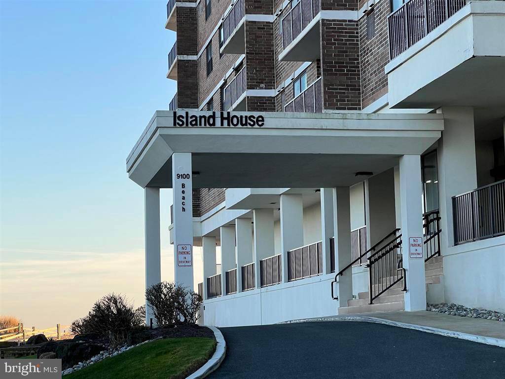 Margate City, NJ 08402,9100 BEACH #701