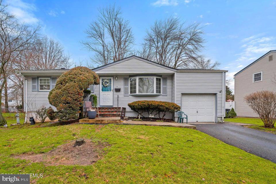 Edison, NJ 08817,17 DESSER PL