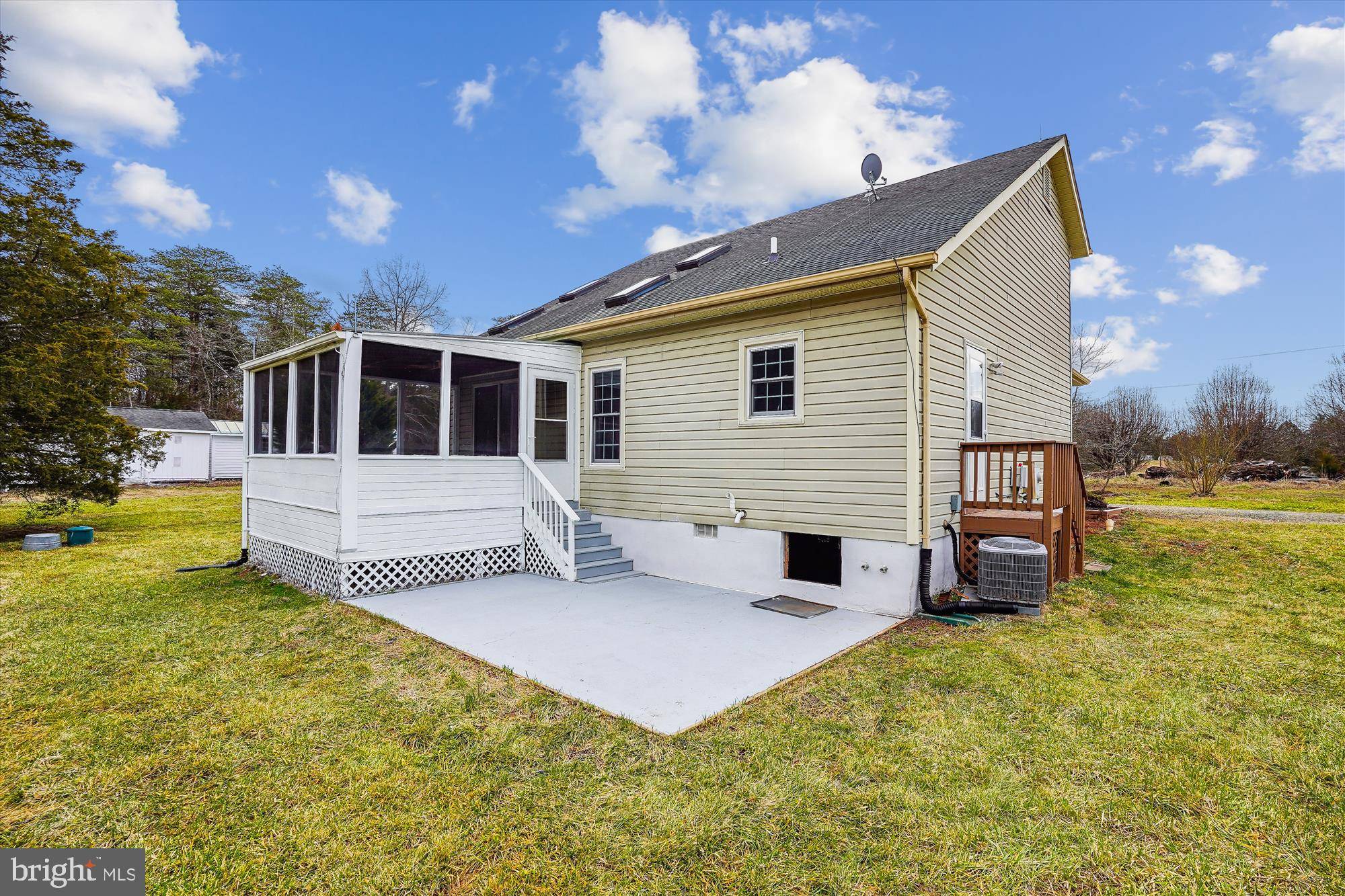 Catlett, VA 20119,10700 HENRIETTA LN