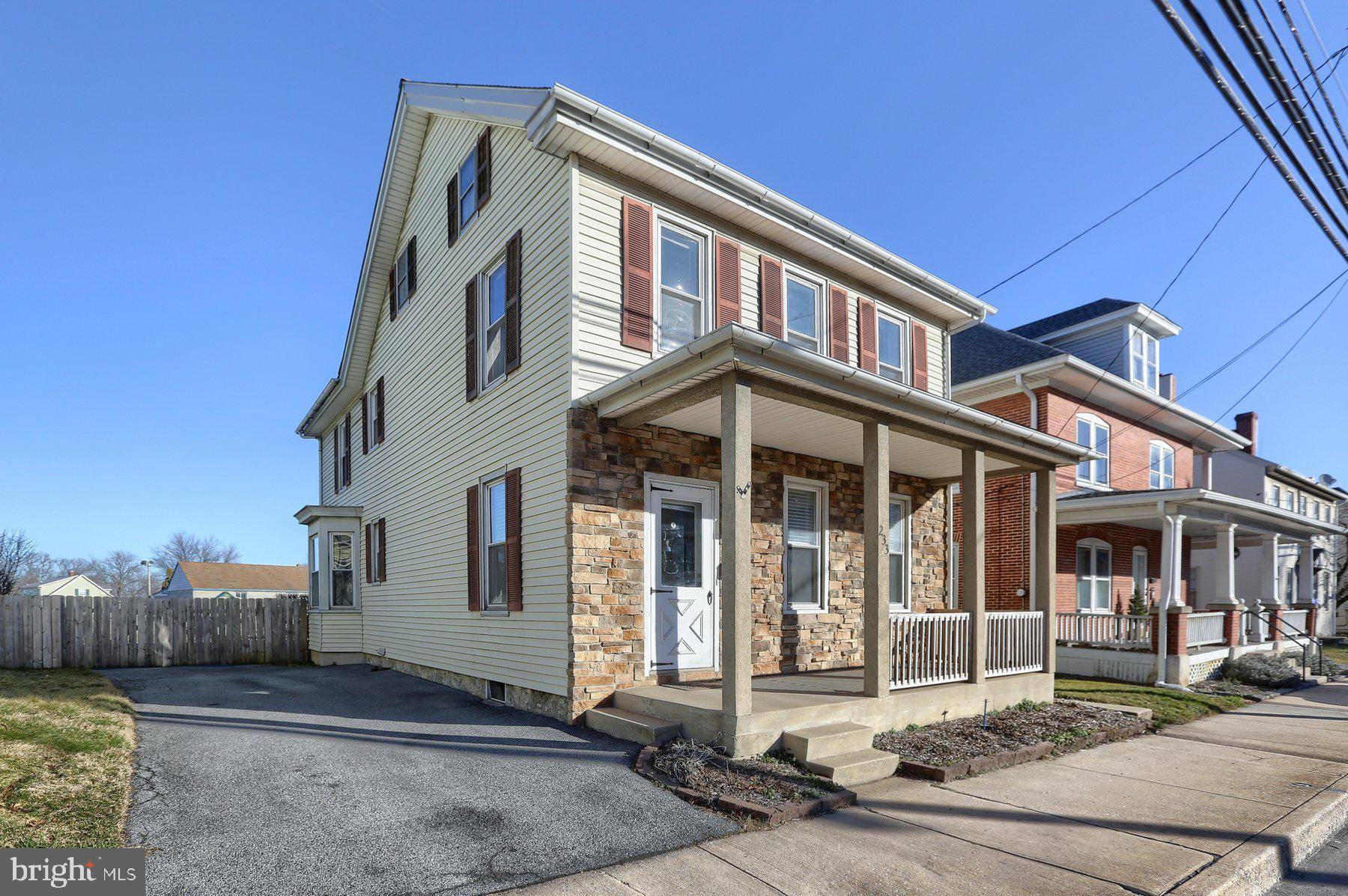 New Holland, PA 17557,233 W MAIN ST