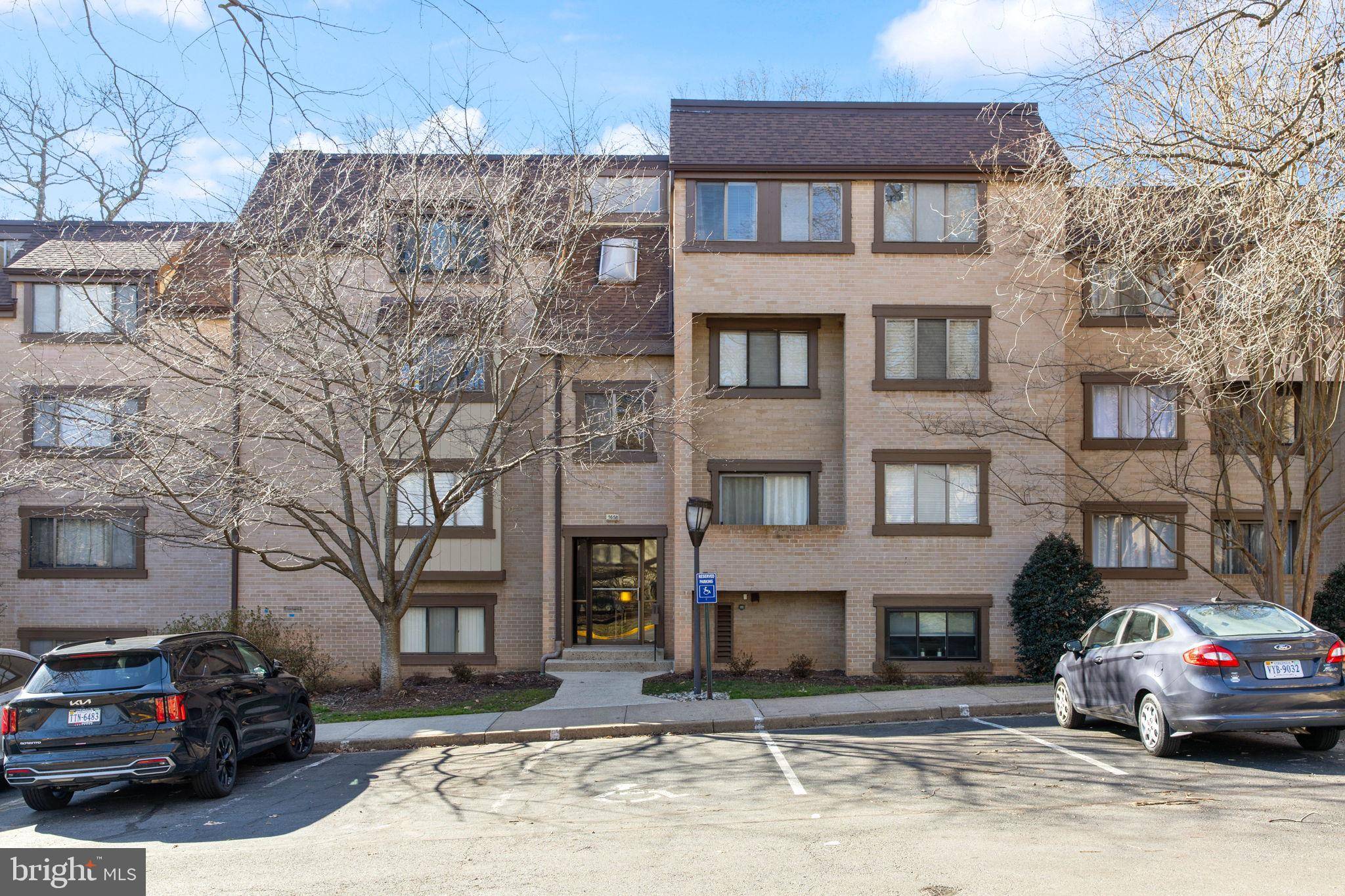 Reston, VA 20190,1658 PARKCREST CIR #400