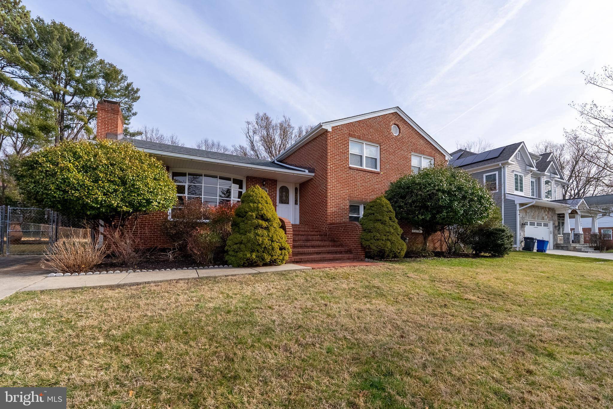 Vienna, VA 22180,107 SAINT ANDREWS DR NE