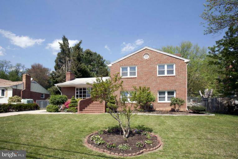 Vienna, VA 22180,107 SAINT ANDREWS DR NE