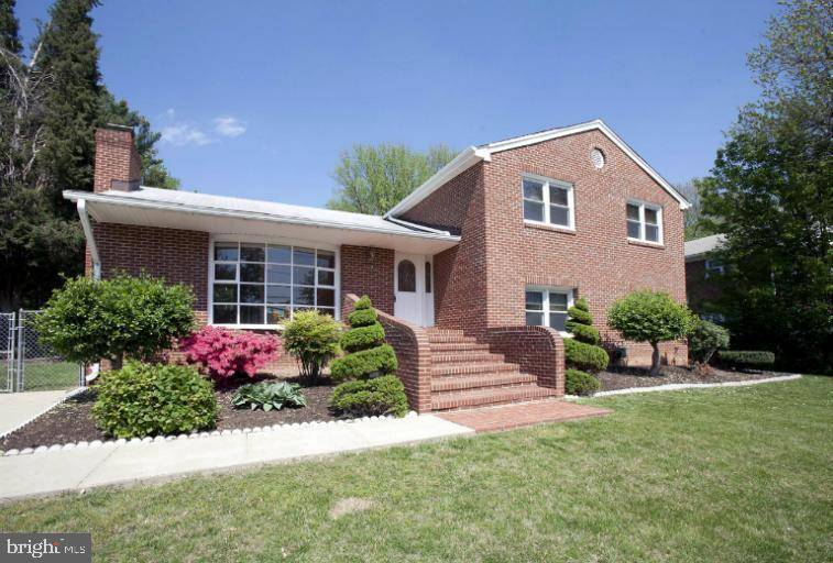 Vienna, VA 22180,107 SAINT ANDREWS DR NE