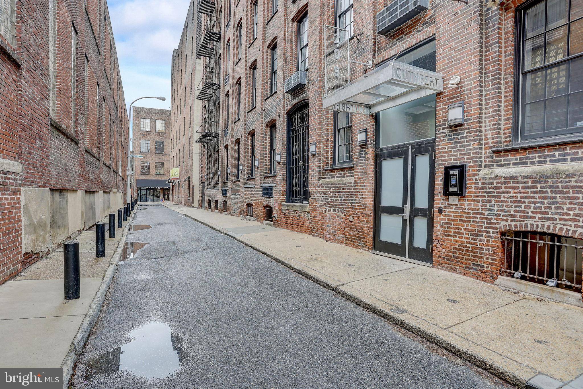 Philadelphia, PA 19106,205-15 CUTHBERT ST #304