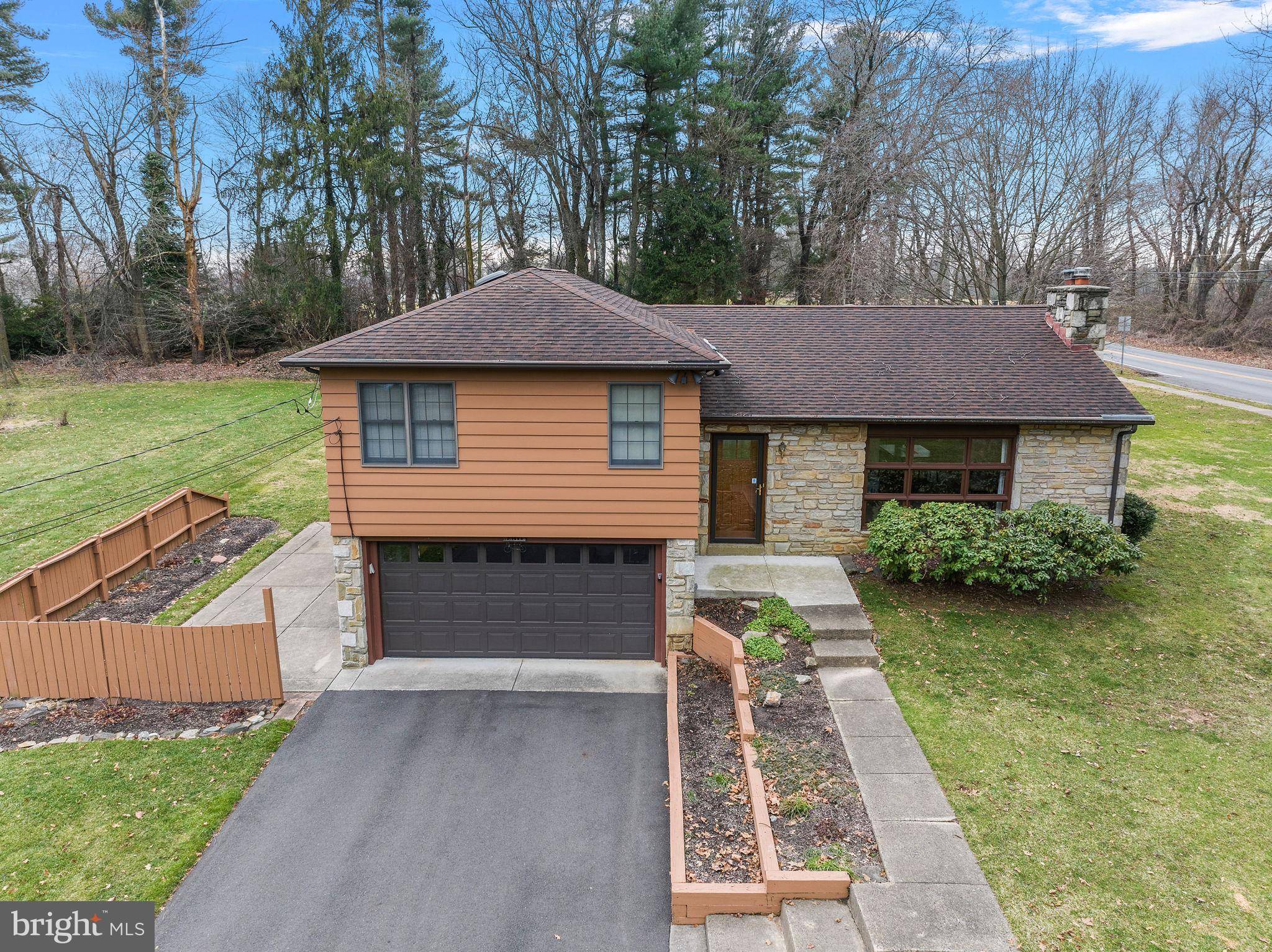 Huntingdon Valley, PA 19006,690 WOODWARD DR