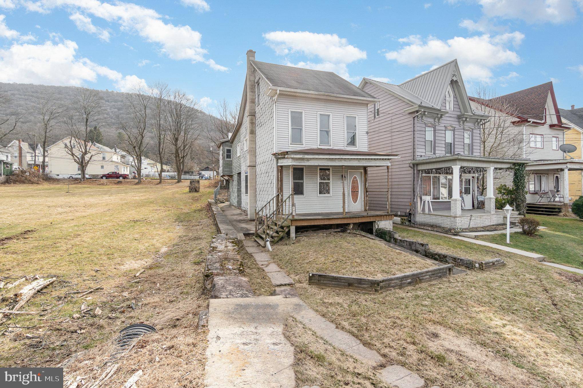 Gordon, PA 17936,207 E BIDDLE ST