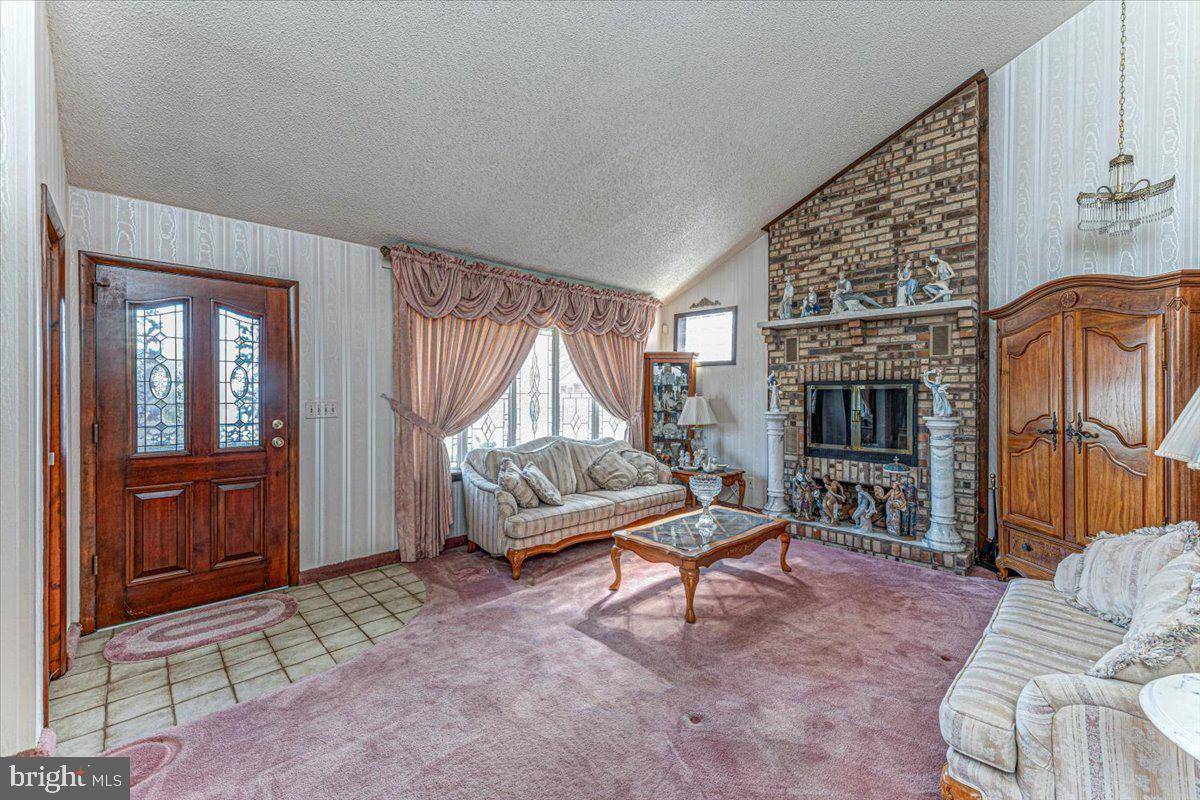 Ridley Park, PA 19078,1093 WEST CIR