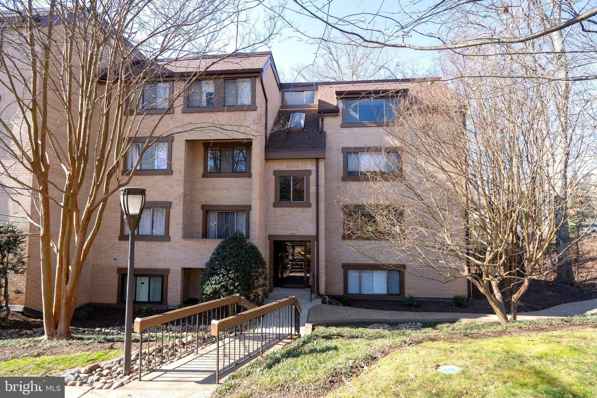 Reston, VA 20190,1656 PARKCREST #401