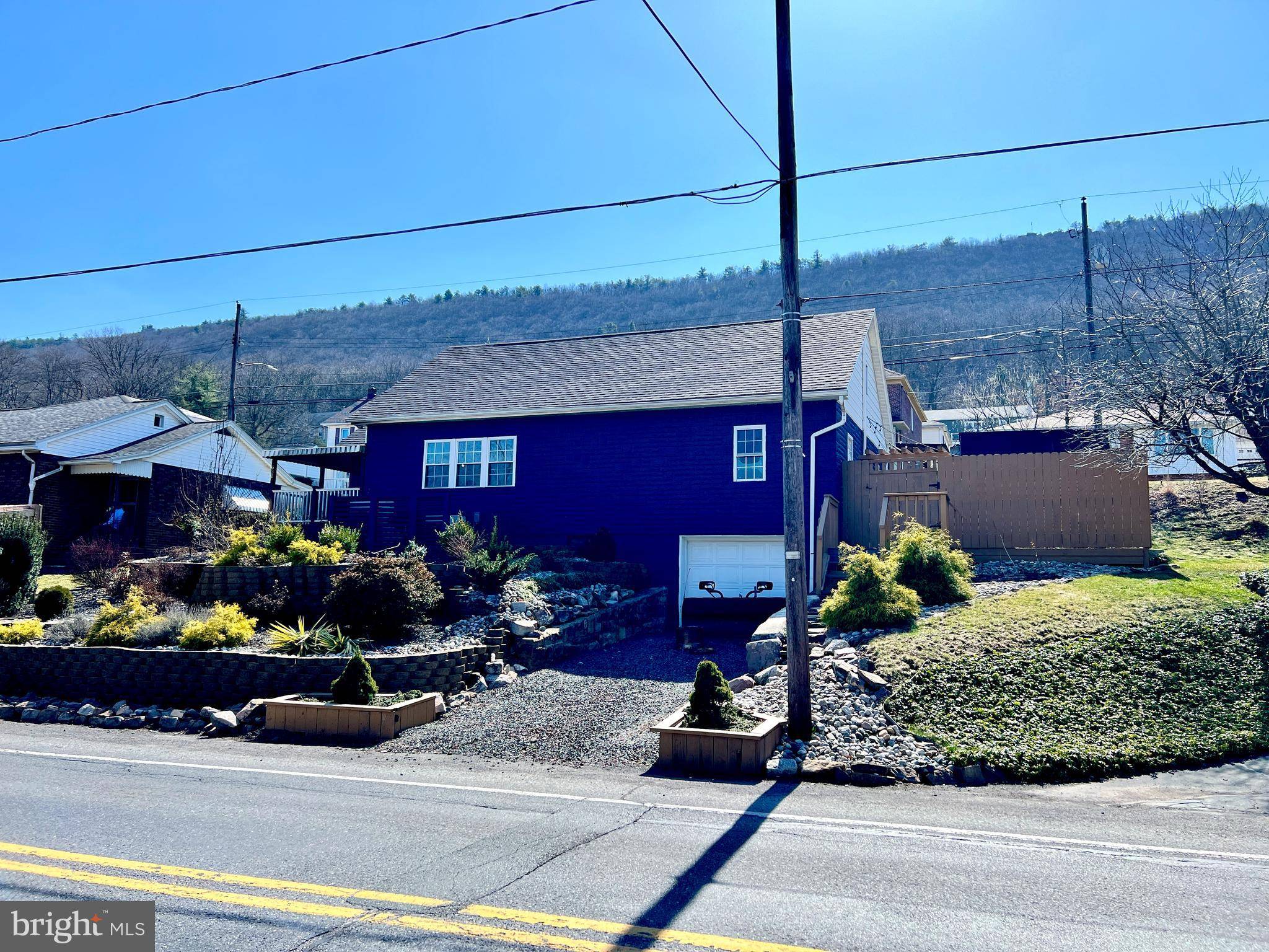 Nesquehoning, PA 18240,631 E CENTER ST