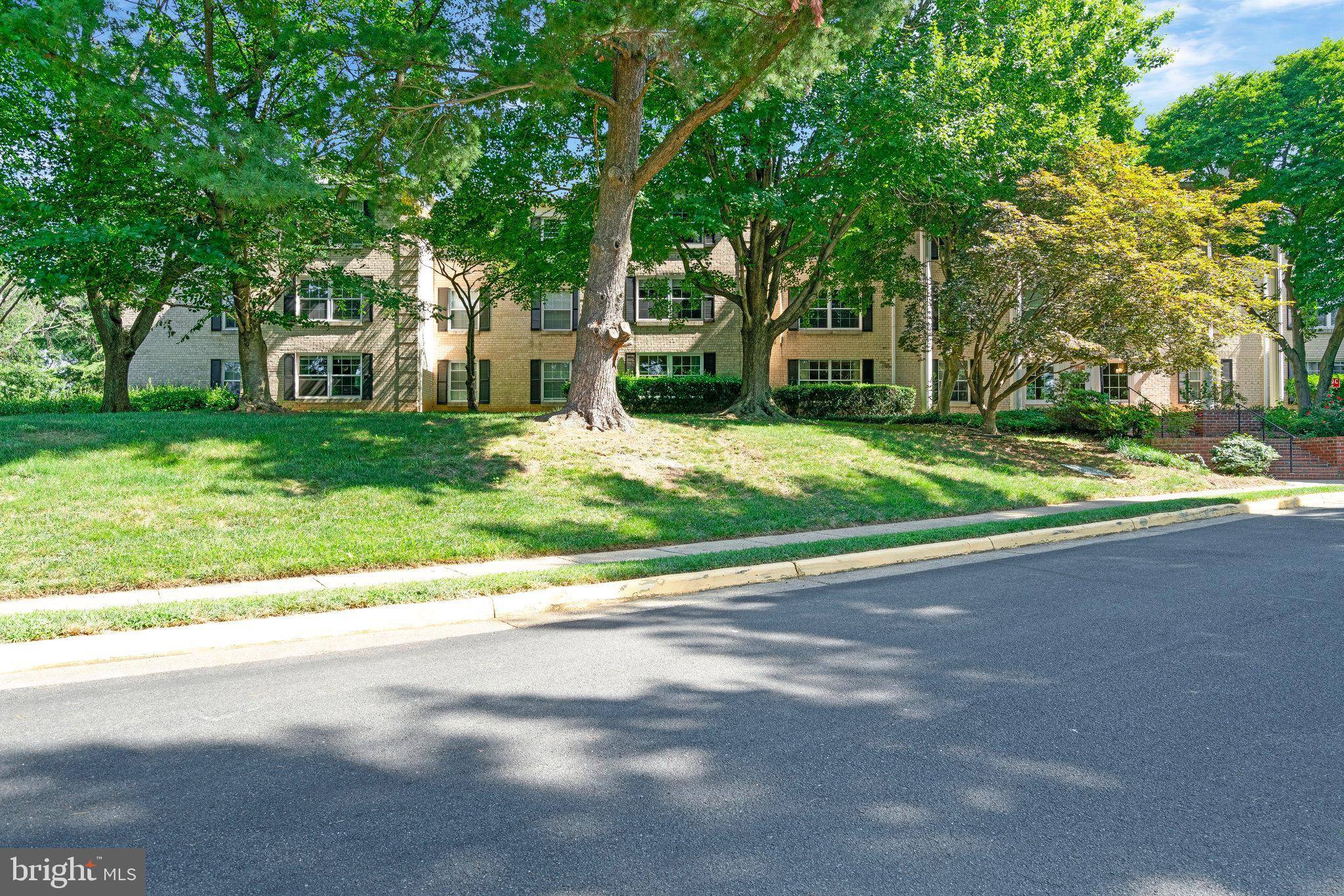 Mclean, VA 22102,7600 TREMAYNE PL #112