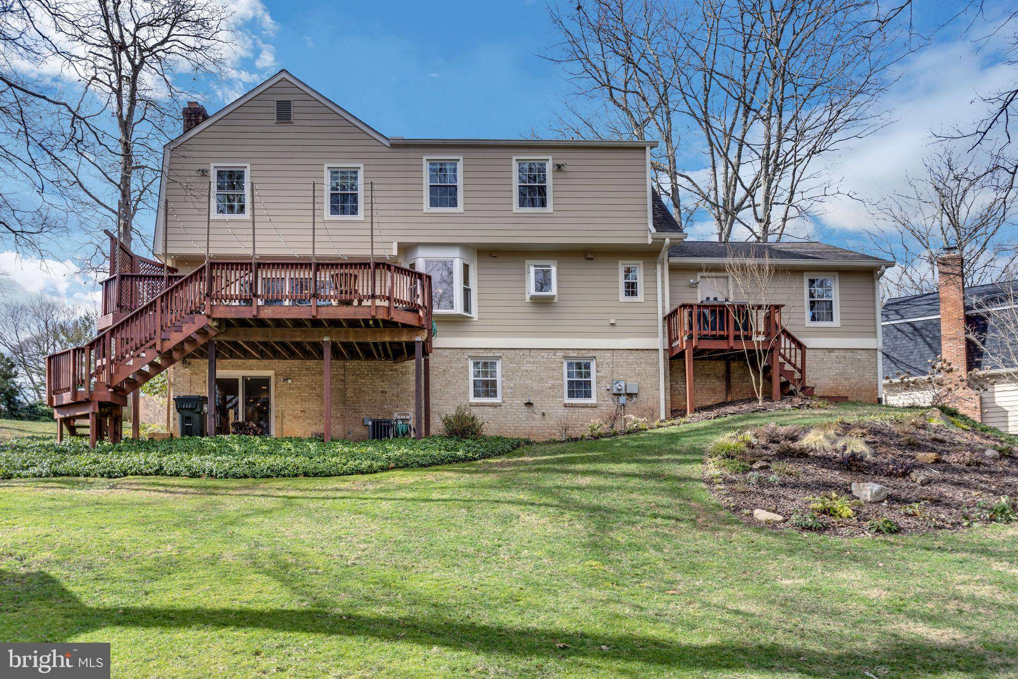 Oakton, VA 22124,2689 MATTOX CREEK DR