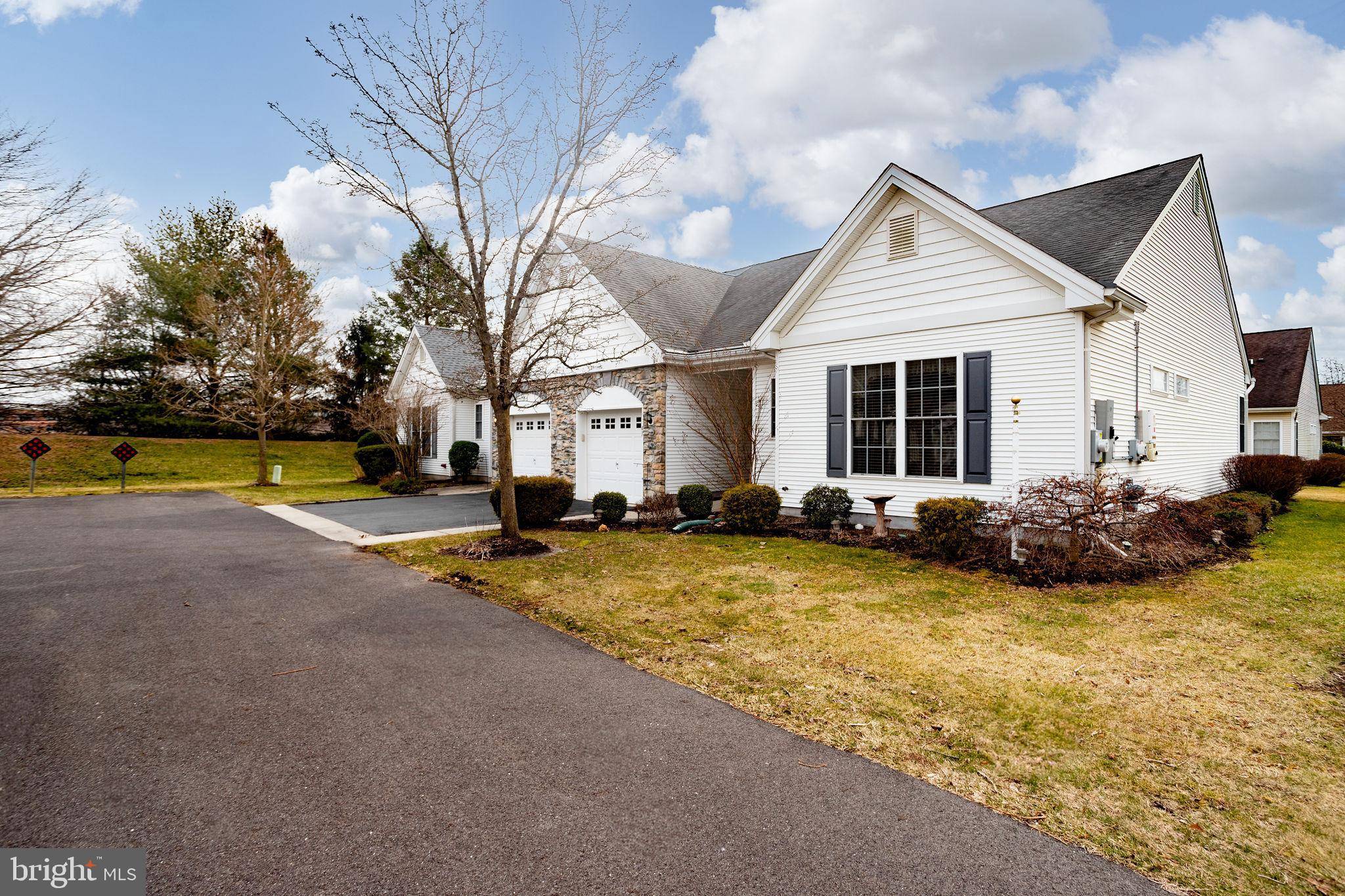 Hamilton, NJ 08690,47 MEADOWLARK DR