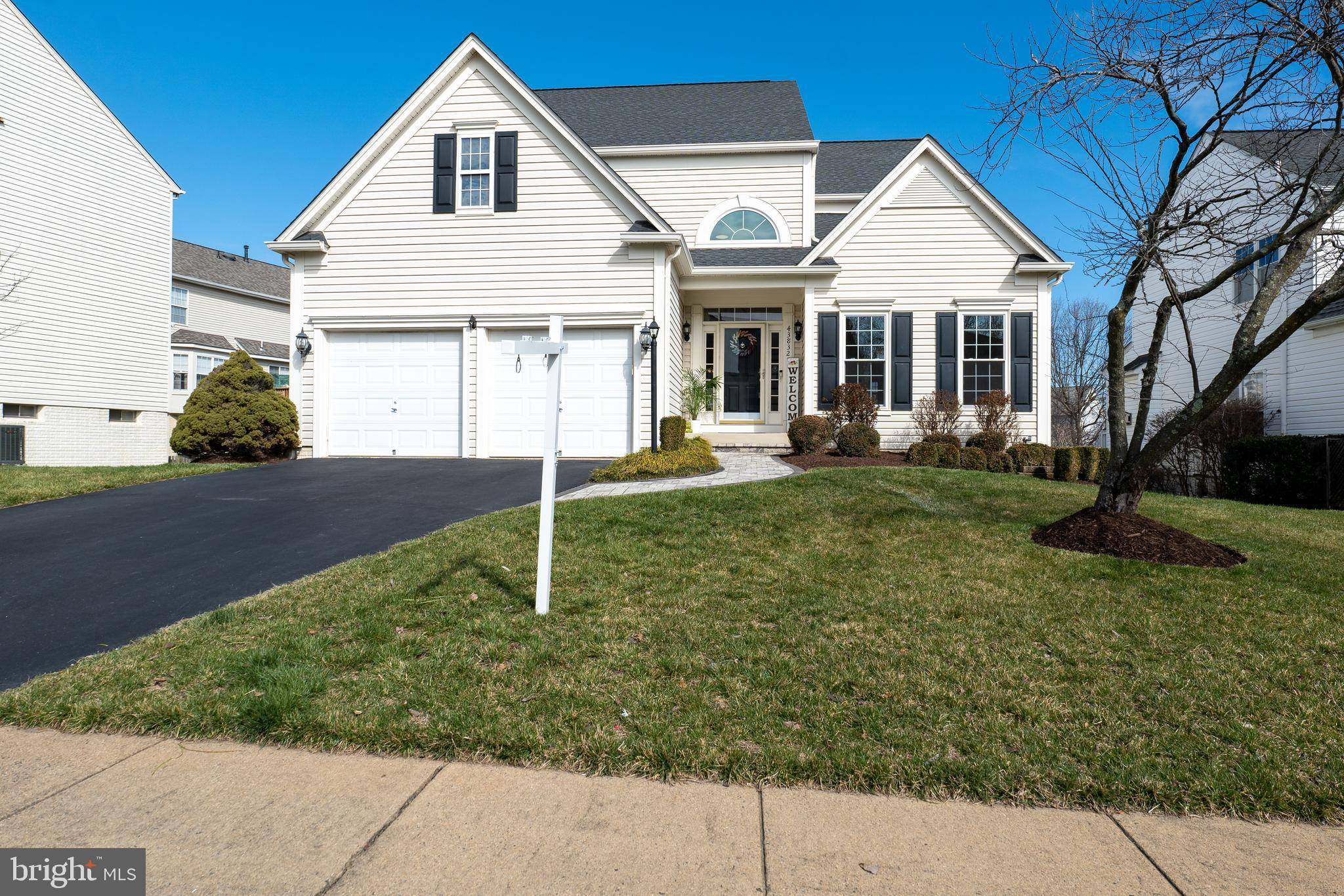 Ashburn, VA 20147,43832 ROBINDALE CT