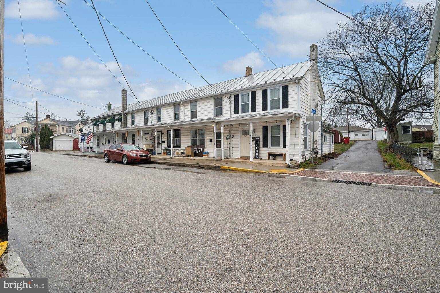 Newville, PA 17241,27 CHESTNUT ST