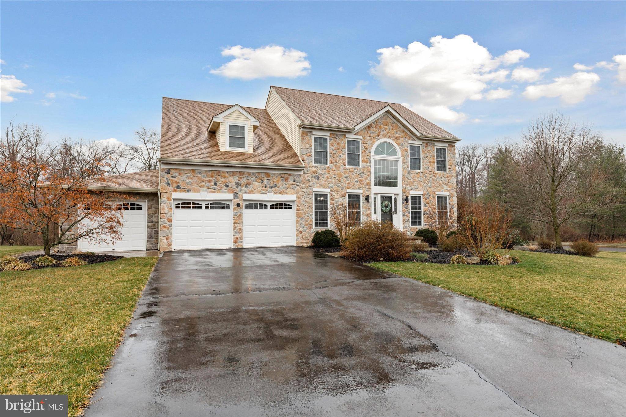 Hatboro, PA 19040,332 HIDDEN CREEK DR