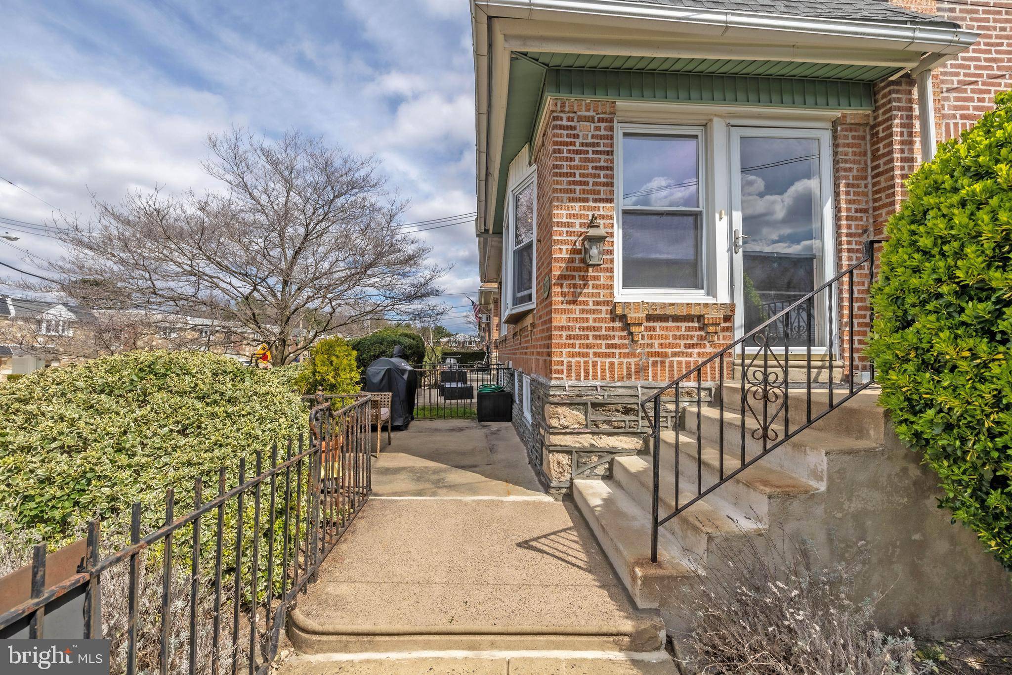 Philadelphia, PA 19111,8327 JEANES ST