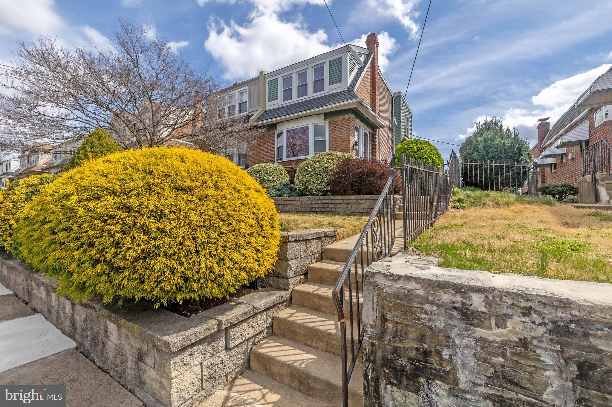 Philadelphia, PA 19111,8327 JEANES ST