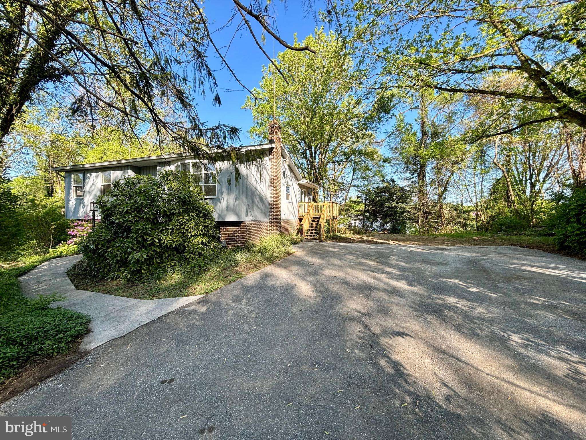 Falling Waters, WV 25419,123 VINCA LN