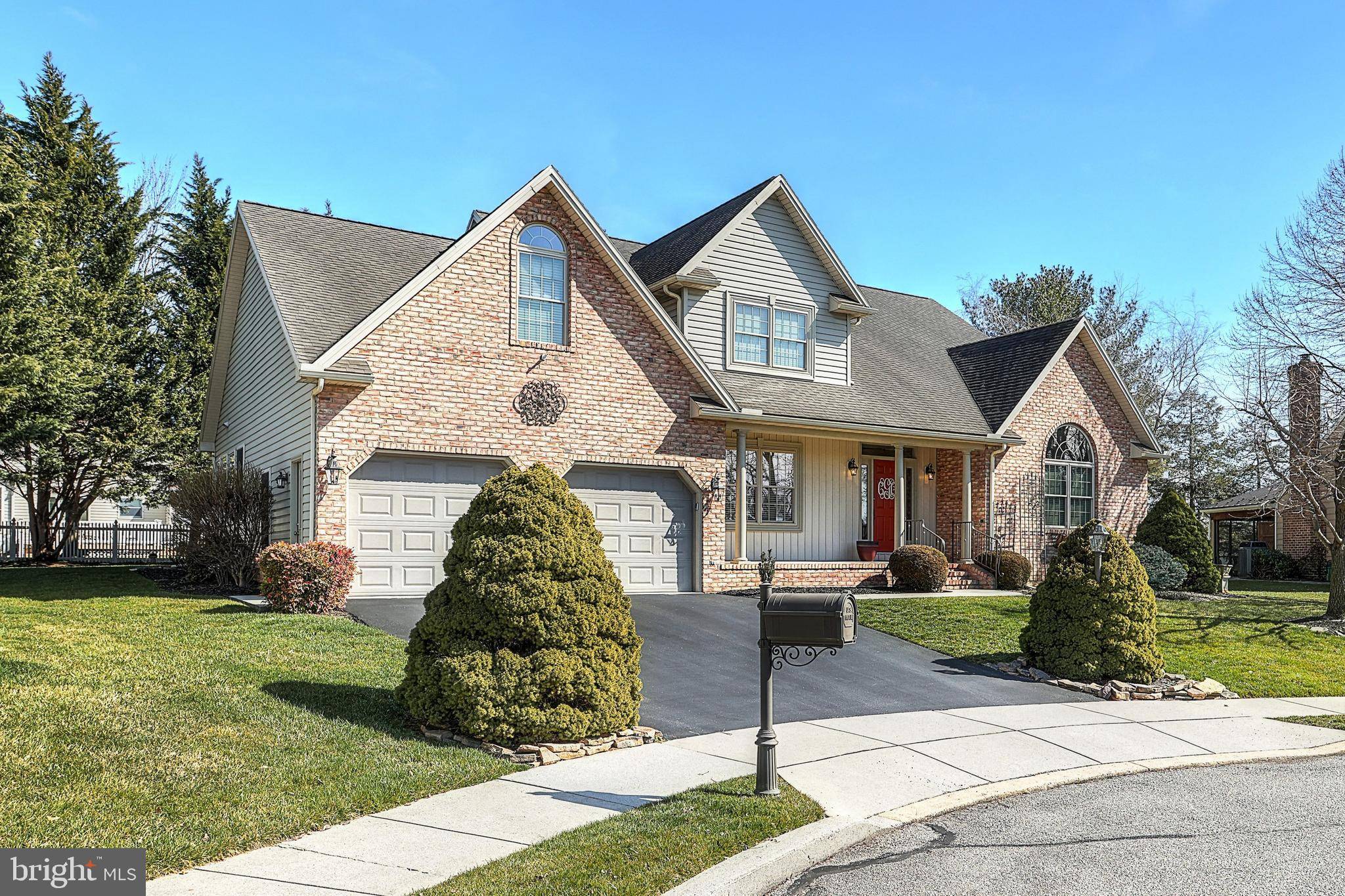 Hanover, PA 17331,405 REDCOAT CT