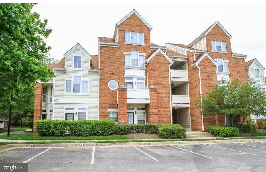 Alexandria, VA 22315,6808 BRINDLE HEATH WAY #270