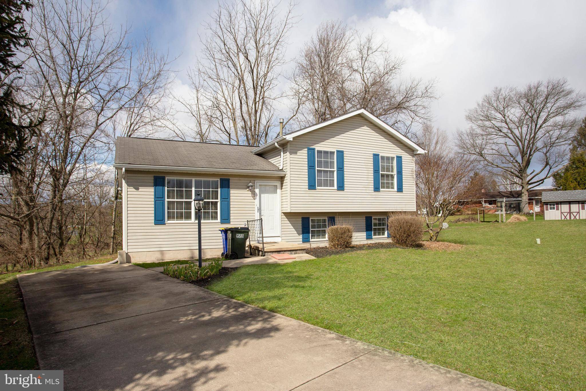 York, PA 17408,2690 BUTTERNUT LN