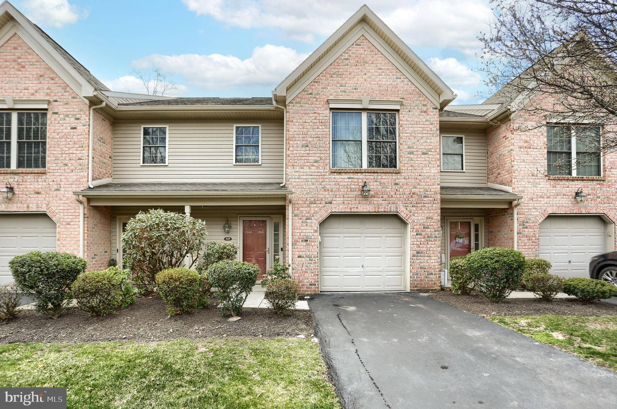 Harrisburg, PA 17110,539 POND VIEW CT