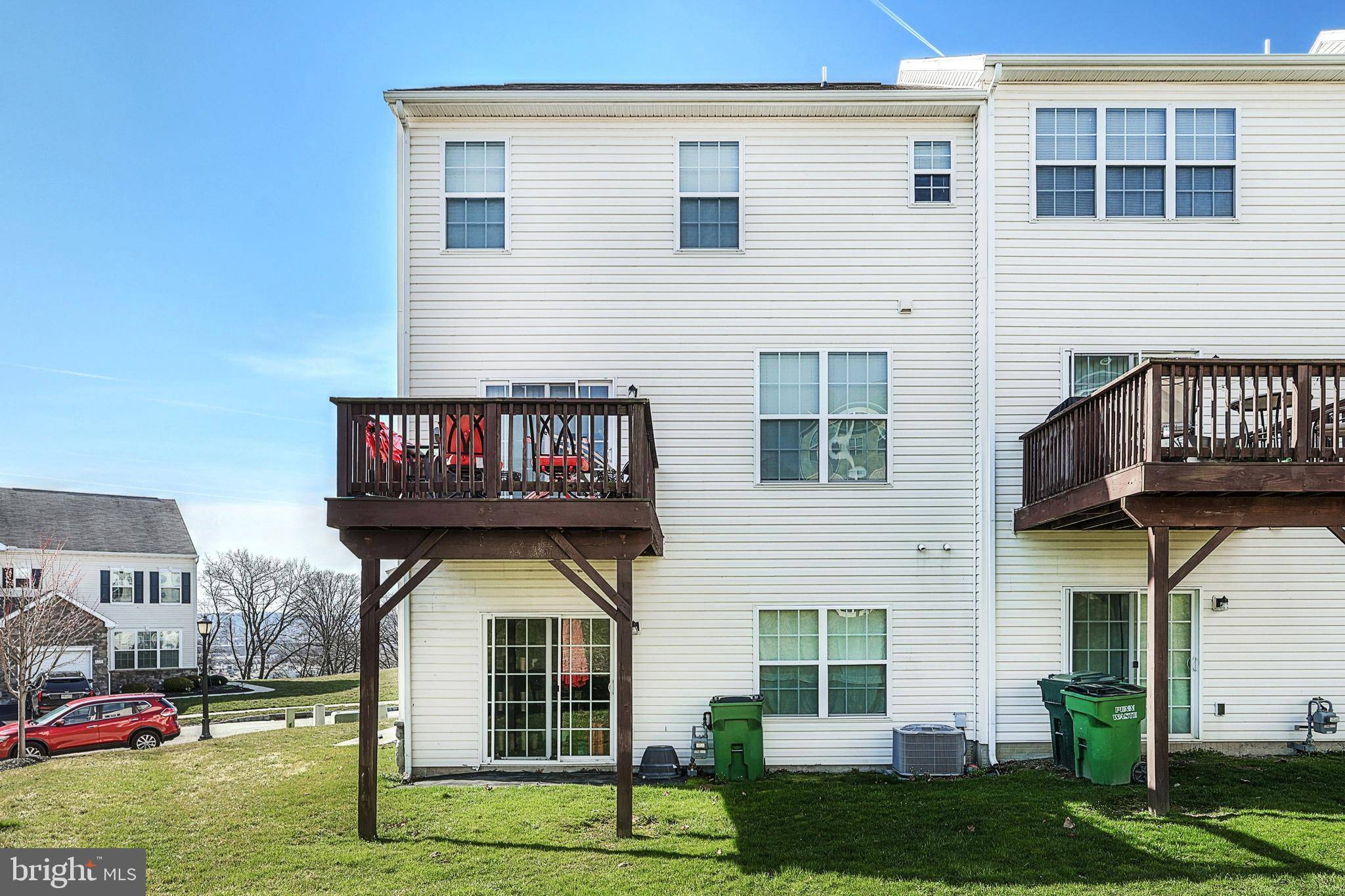 York, PA 17406,2215 LIVE OAK LN #2215