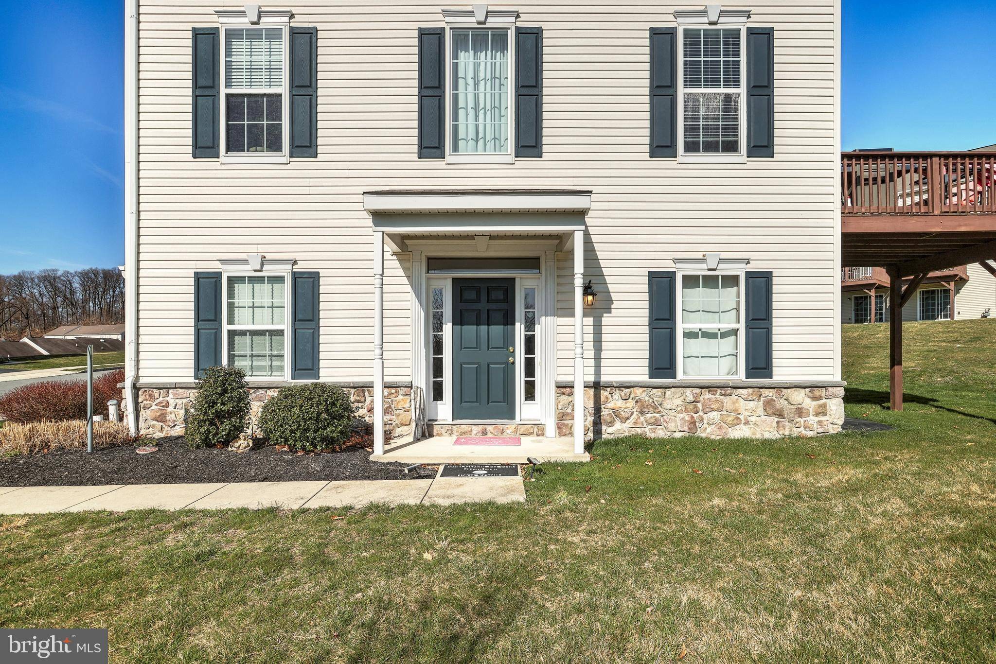 York, PA 17406,2215 LIVE OAK LN #2215