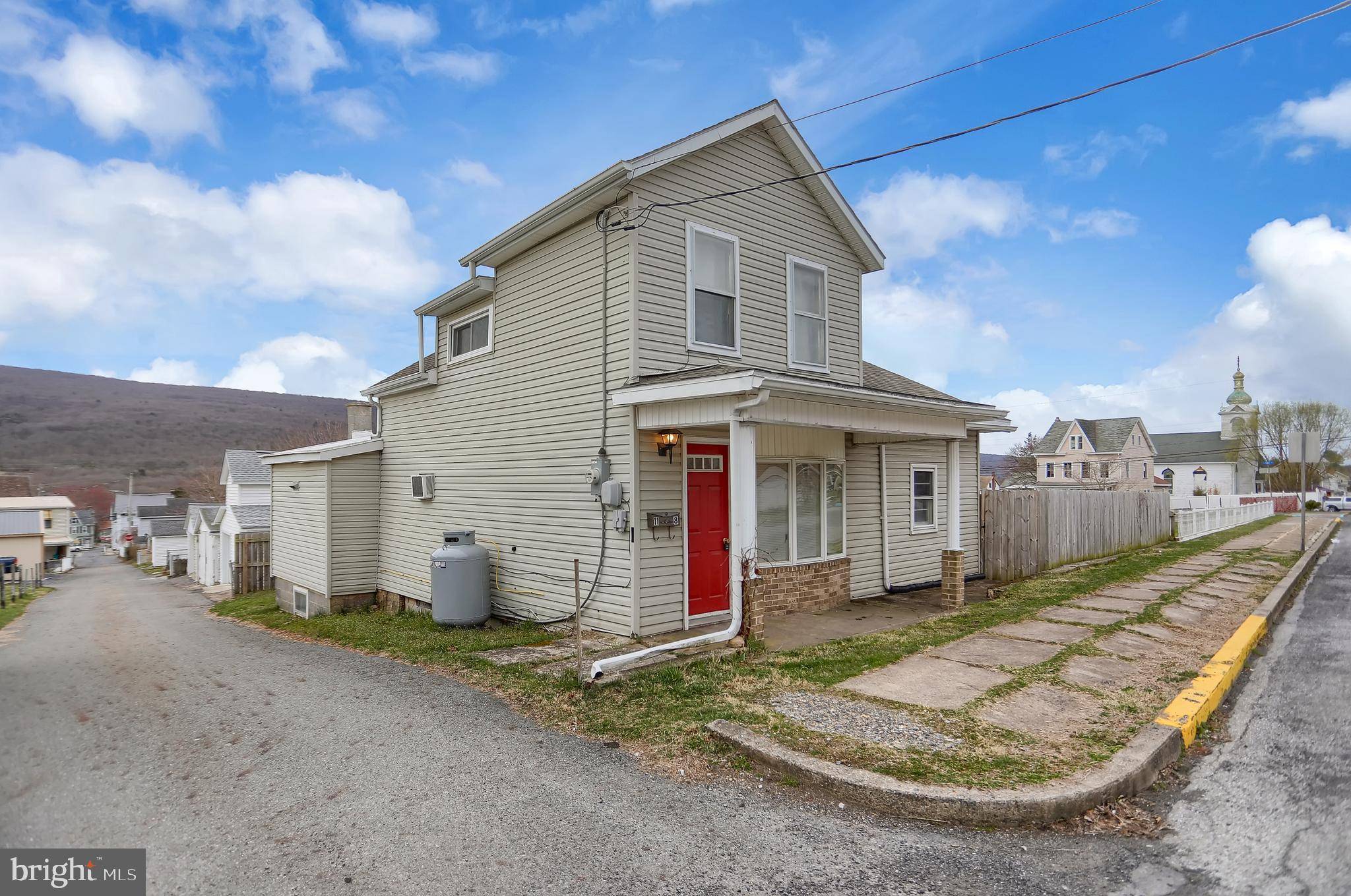 Williamstown, PA 17098,118 E BROAD ST