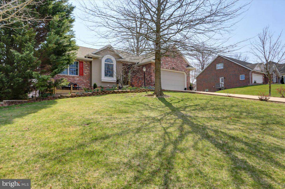 Fayetteville, PA 17222,6967 FAIRWAY OAKS