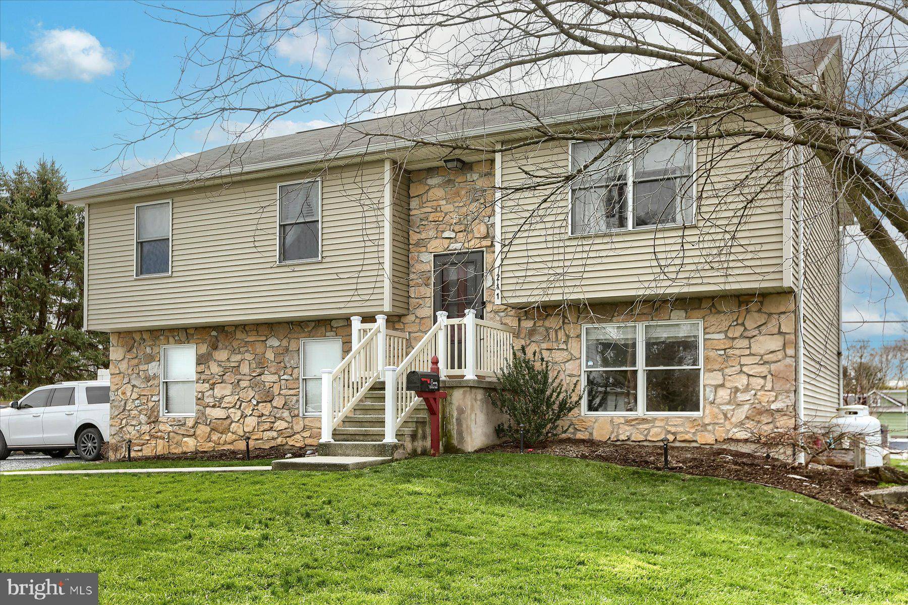 Hummelstown, PA 17036,211 N EAST ST