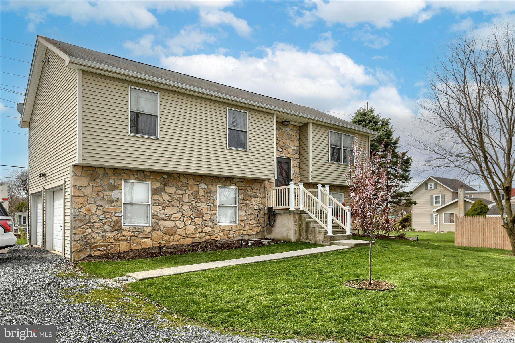 Hummelstown, PA 17036,211 N EAST ST