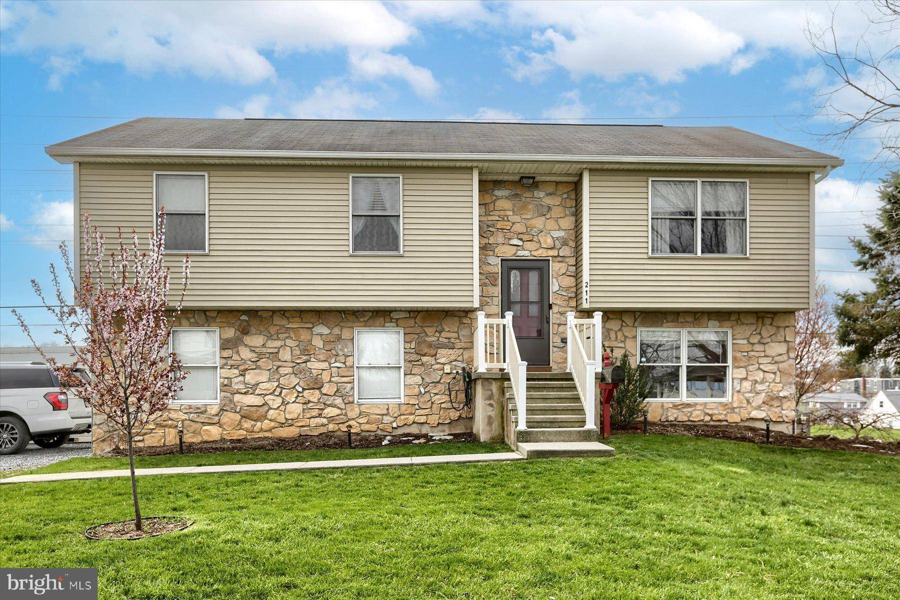 Hummelstown, PA 17036,211 N EAST ST