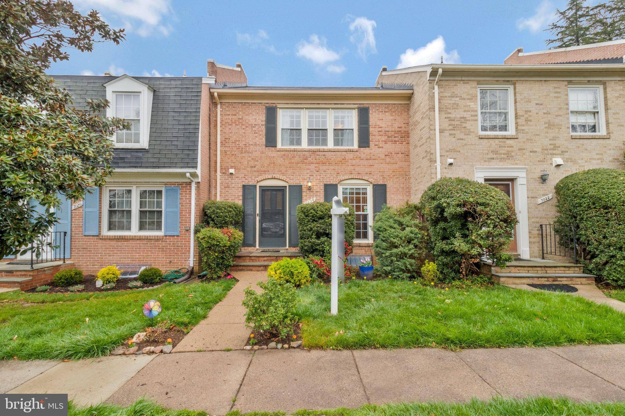 Springfield, VA 22151,7024 BRADWOOD CT