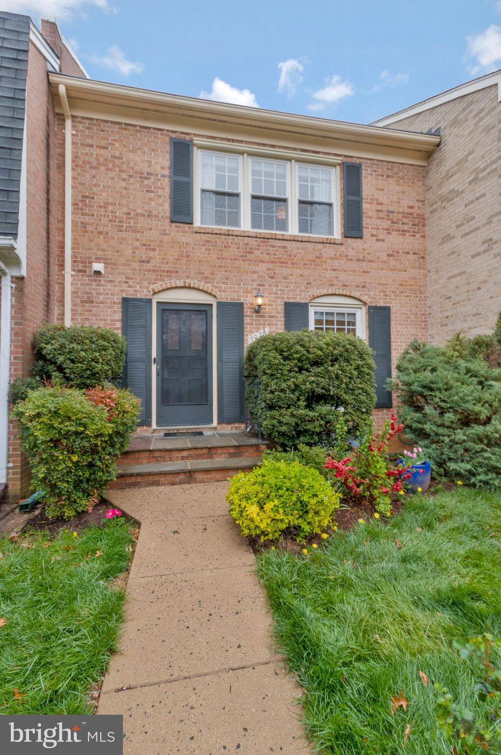 Springfield, VA 22151,7024 BRADWOOD CT