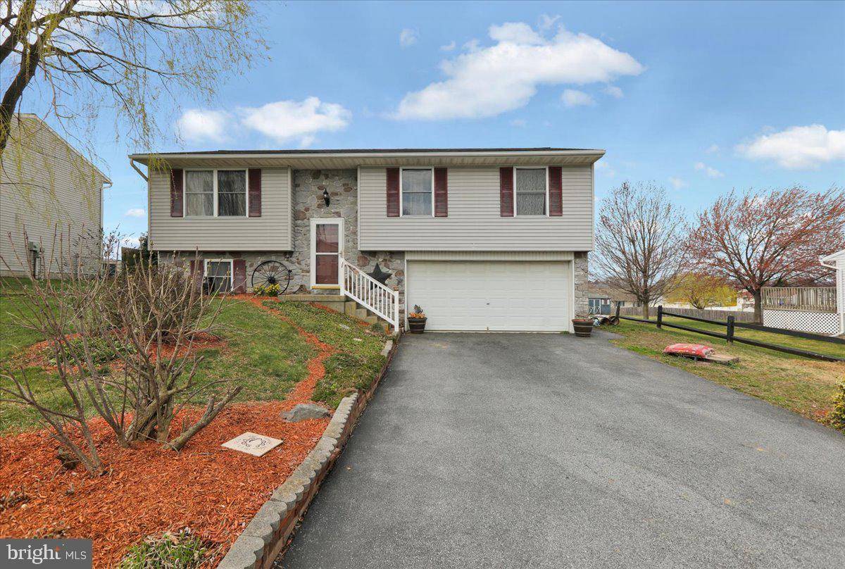 Newmanstown, PA 17073,14 COTTAGE LN