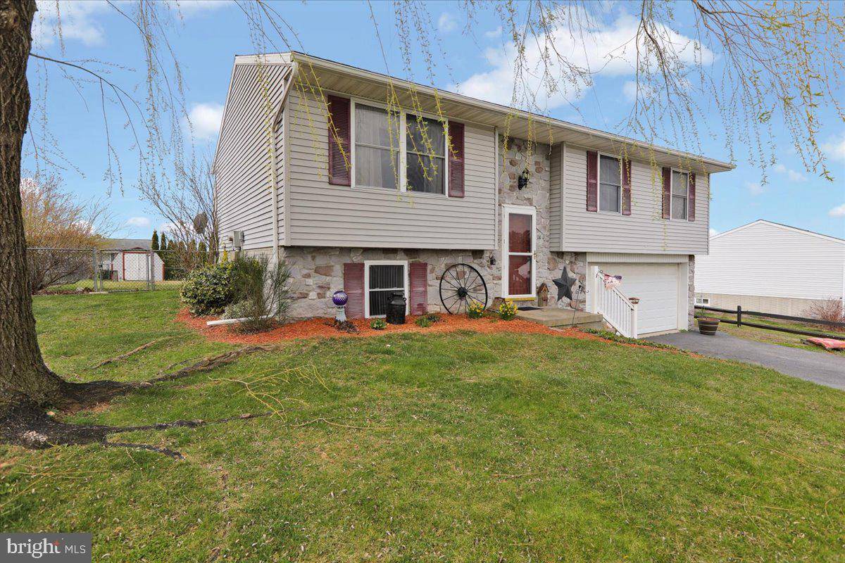 Newmanstown, PA 17073,14 COTTAGE LN