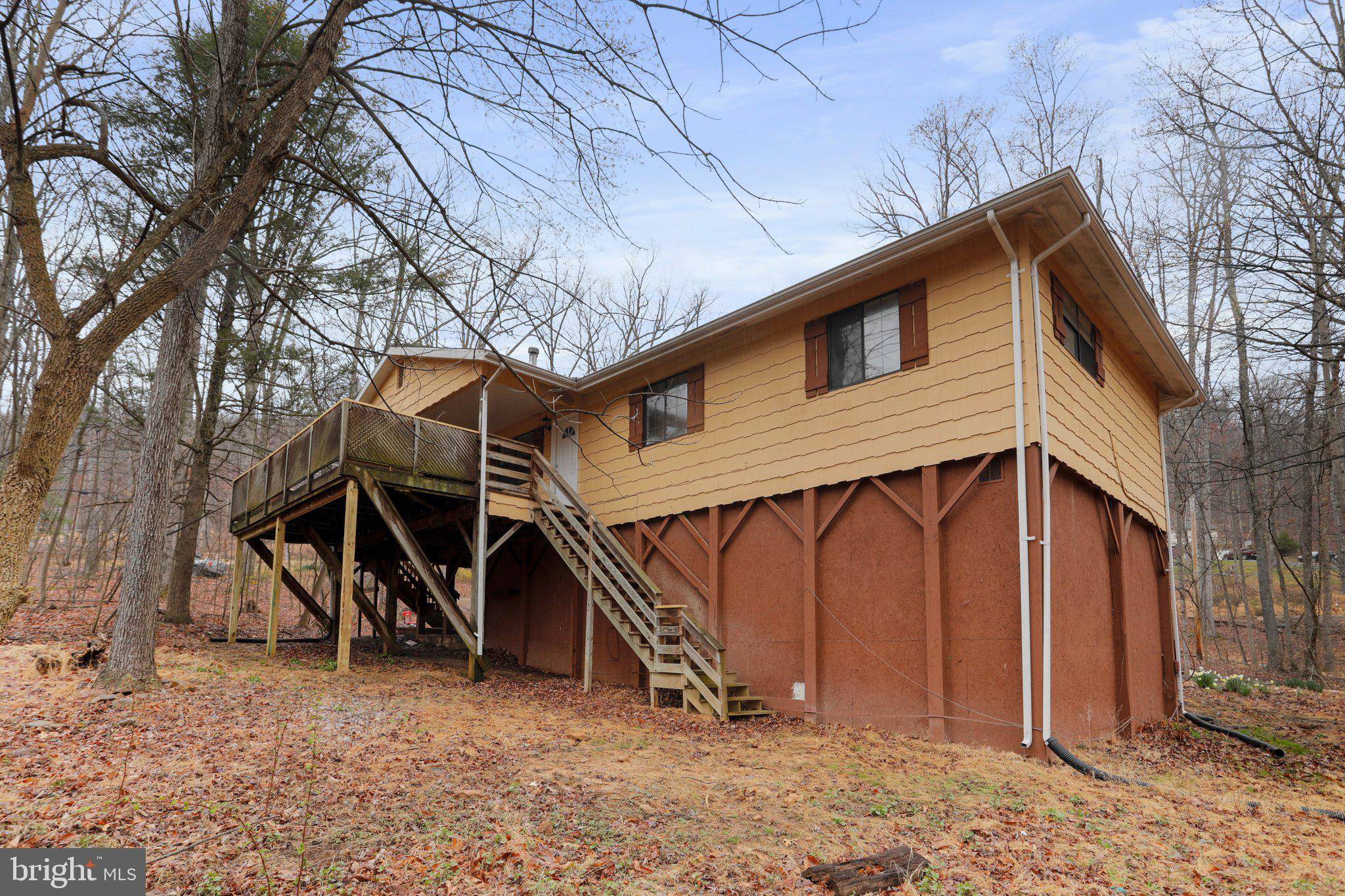 Hedgesville, WV 25427,406 FEATHERBED LN