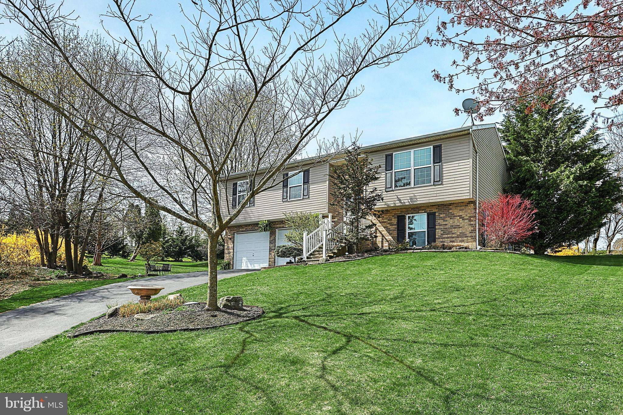 Dallastown, PA 17313,696 BLOSSOM HILL LN