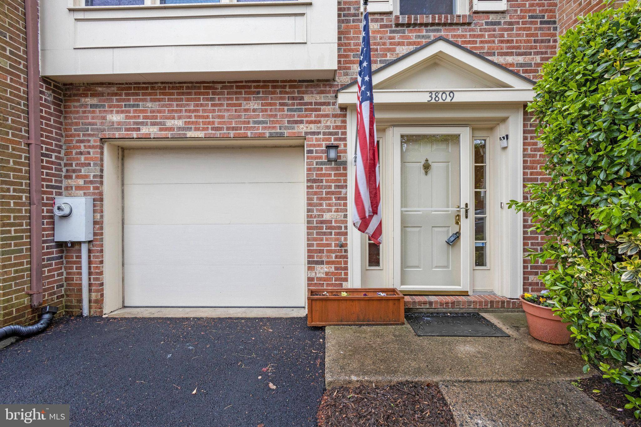 Alexandria, VA 22304,3809 USHER CT