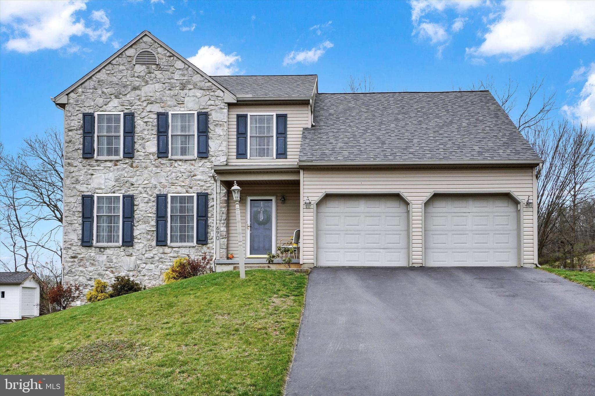 Mount Wolf, PA 17347,690 APPLE TREE LN